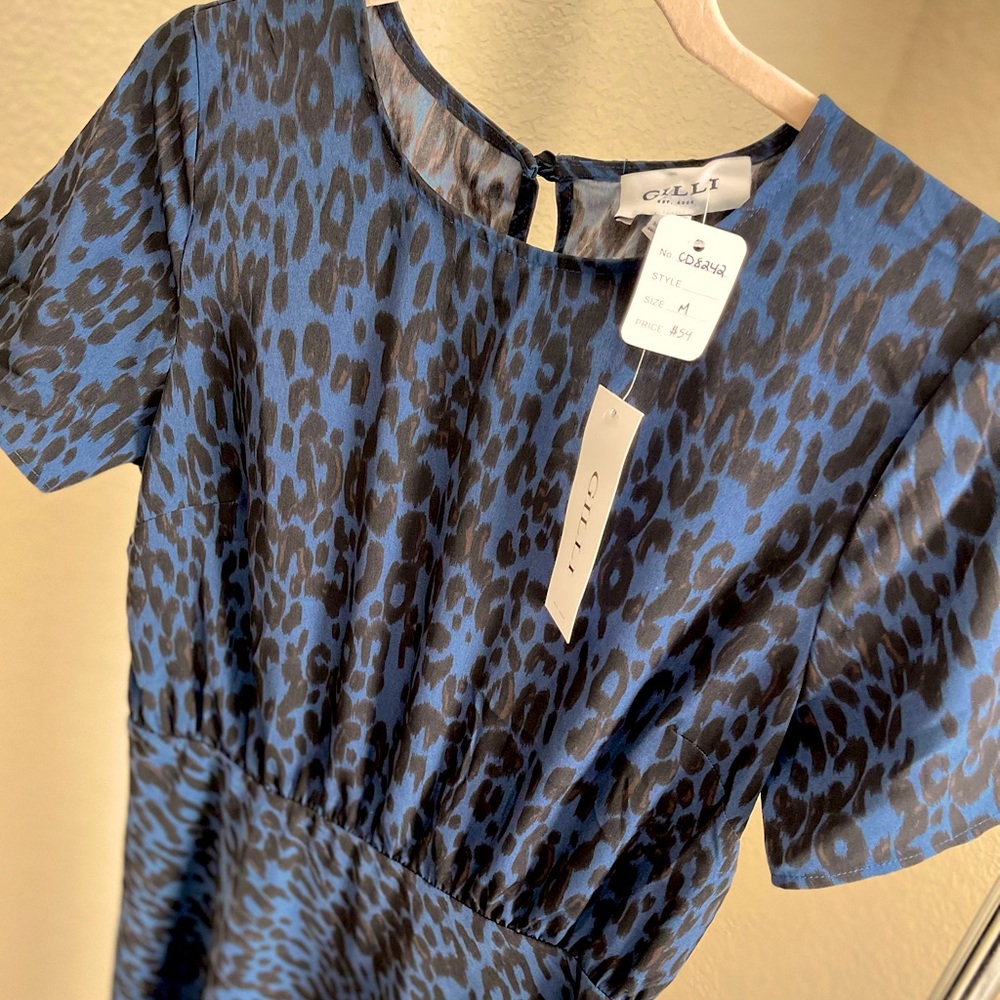 GILLI size M Dress boutique NWT! High waisted mid length dress